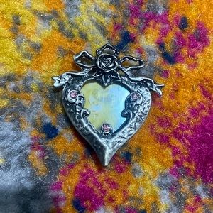 heart shaped locket magnet 🤍